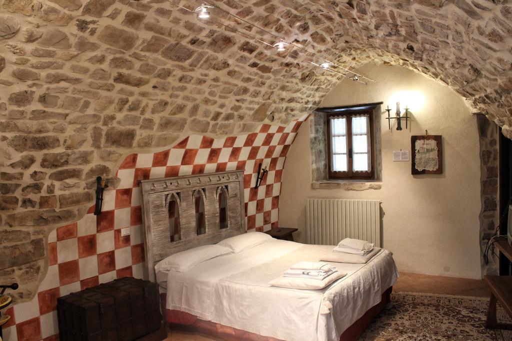Agriturismo Castello Di Belforte Тоди Экстерьер фото
